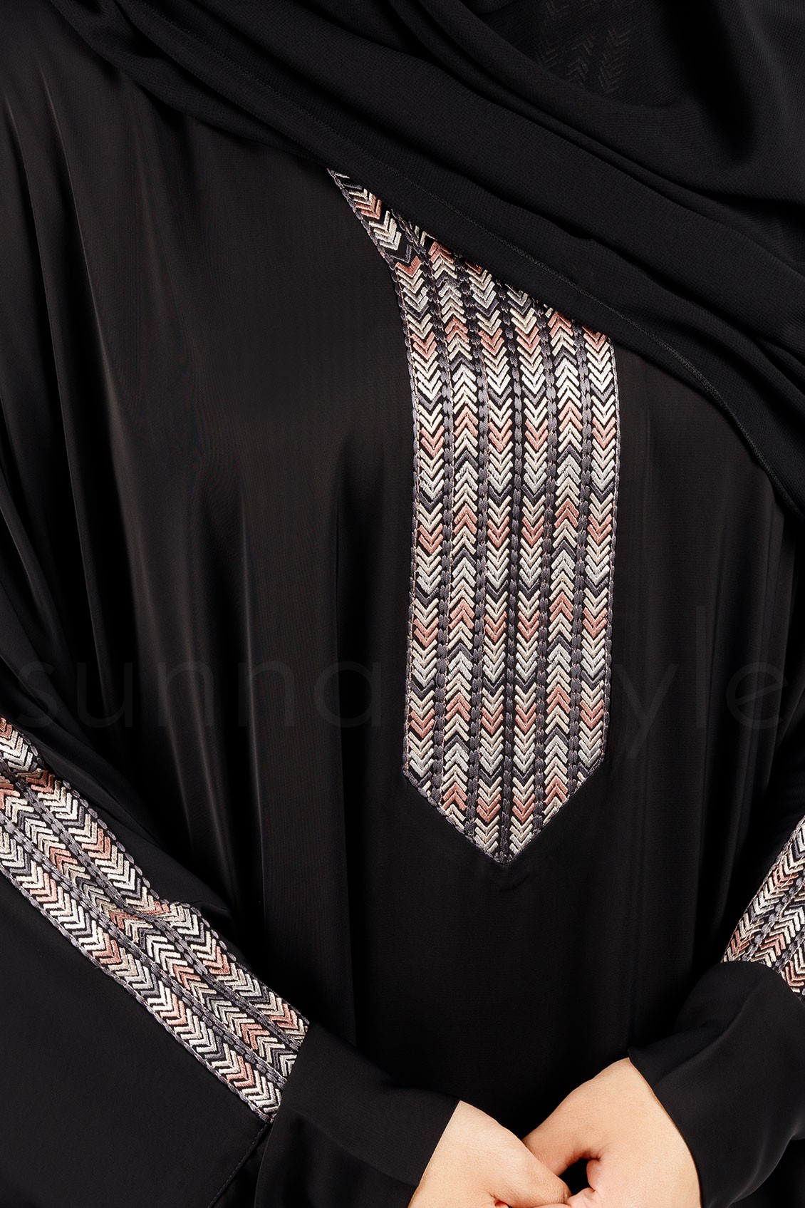 Sunnah Style Chevron Embroidered Bisht Abaya